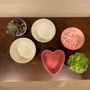 4 Mew Small Valentine Love Themed Bowls 💕